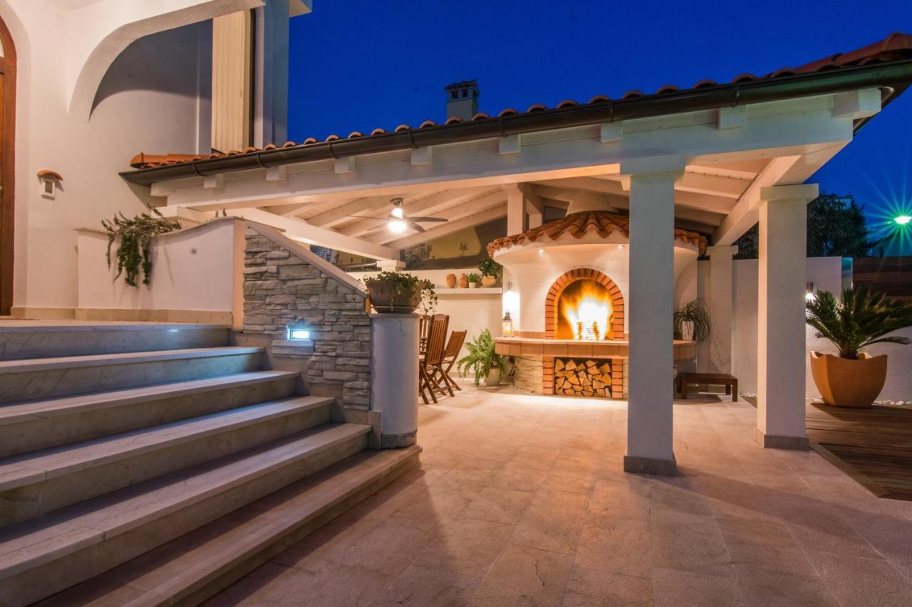 Apartments "Villa Antisin" With Heated Pool Zadar Ngoại thất bức ảnh