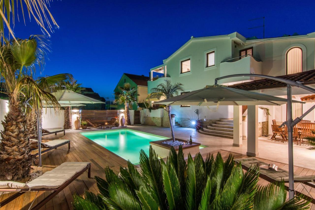 Apartments "Villa Antisin" With Heated Pool Zadar Ngoại thất bức ảnh