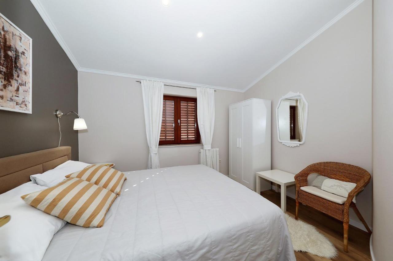 Apartments "Villa Antisin" With Heated Pool Zadar Ngoại thất bức ảnh
