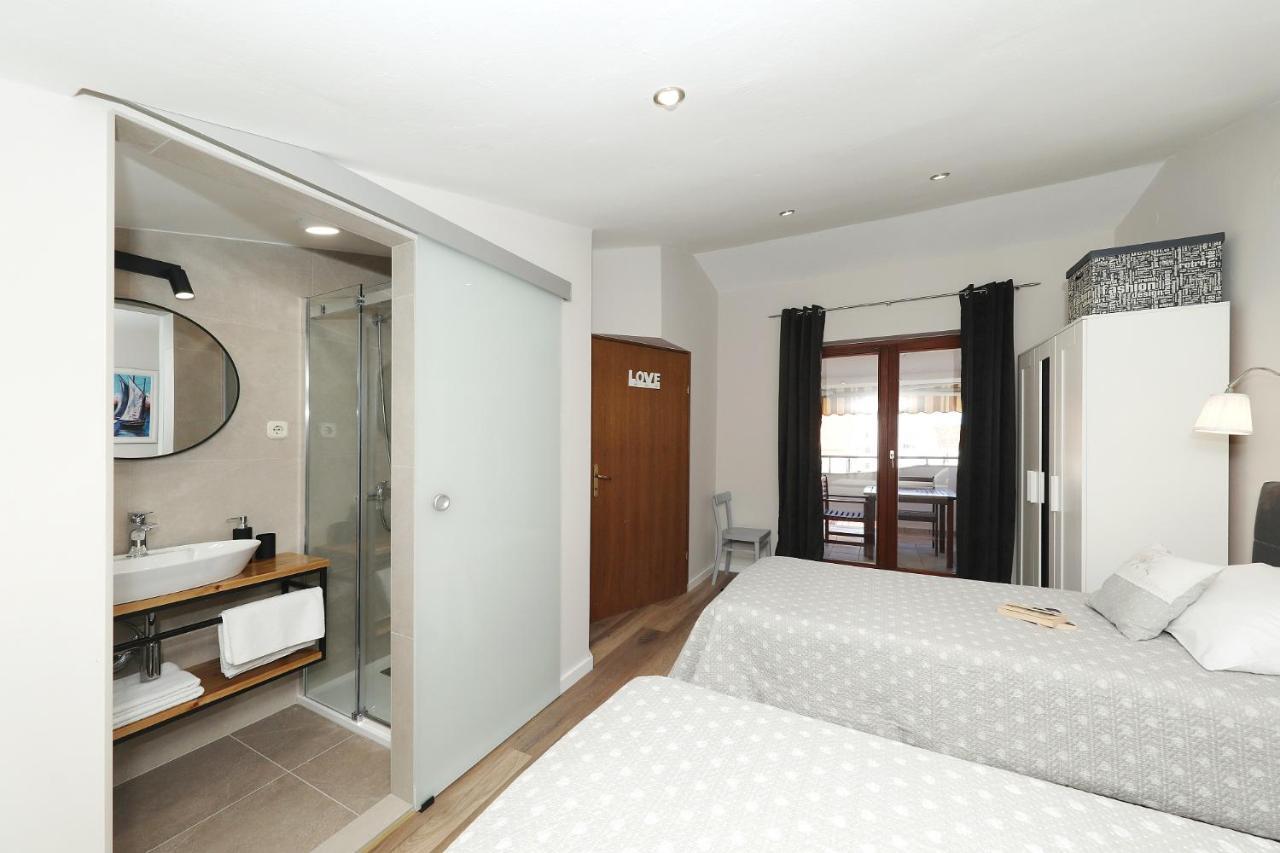 Apartments "Villa Antisin" With Heated Pool Zadar Ngoại thất bức ảnh