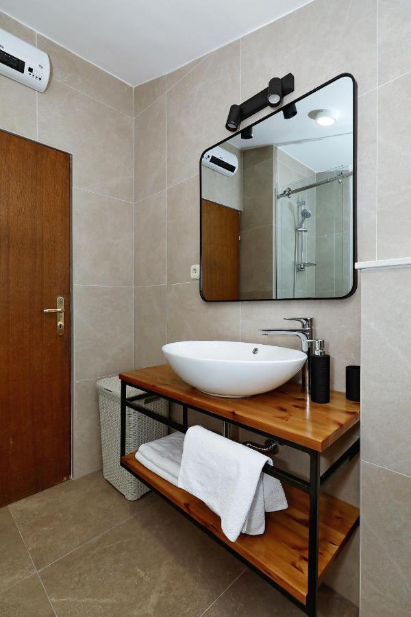 Apartments "Villa Antisin" With Heated Pool Zadar Ngoại thất bức ảnh