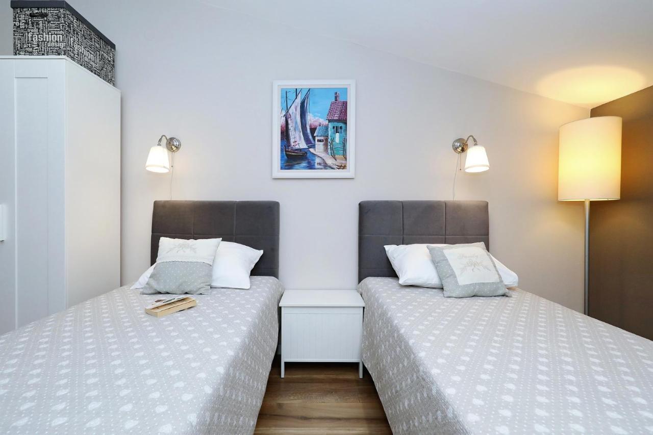 Apartments "Villa Antisin" With Heated Pool Zadar Ngoại thất bức ảnh