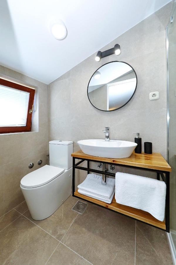 Apartments "Villa Antisin" With Heated Pool Zadar Ngoại thất bức ảnh