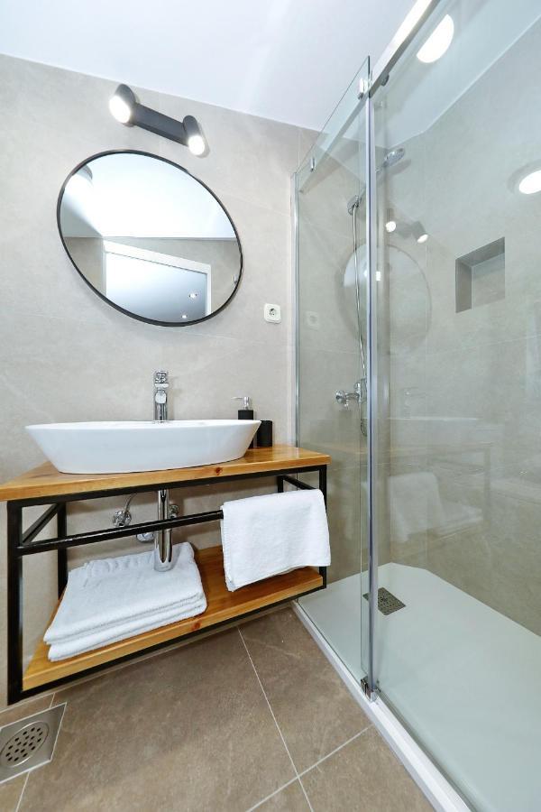 Apartments "Villa Antisin" With Heated Pool Zadar Ngoại thất bức ảnh