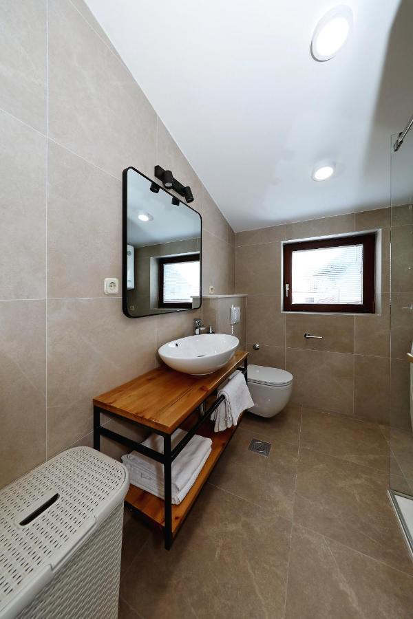 Apartments "Villa Antisin" With Heated Pool Zadar Ngoại thất bức ảnh