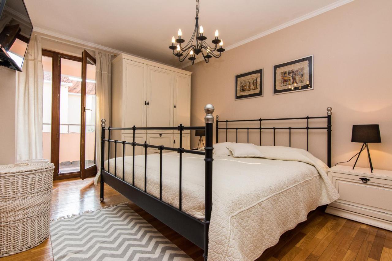Apartments "Villa Antisin" With Heated Pool Zadar Ngoại thất bức ảnh