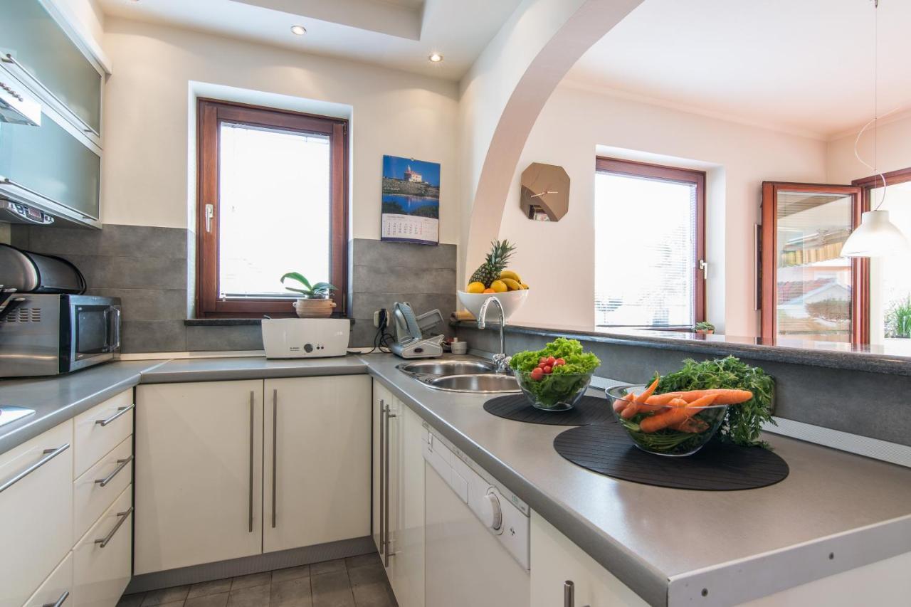 Apartments "Villa Antisin" With Heated Pool Zadar Ngoại thất bức ảnh